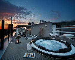 Q Hotel