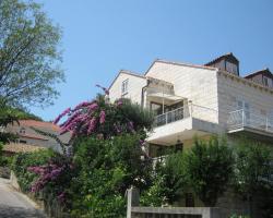 Apartments and Rooms Artemida