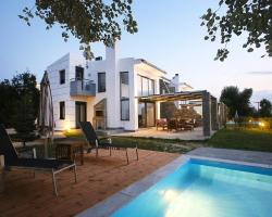 Sunny Sani Luxury Villas