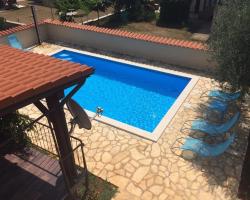 Fabris Apartments with pool and top location near sea