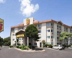 Super 8 by Wyndham Austin North/University Area