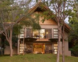 Victoria Falls Safari Suites