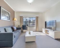 Oaks Sydney Goldsbrough Suites