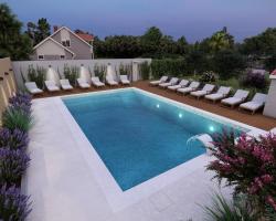 Foric Apartments With Outdoor Heated Pool