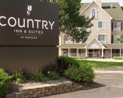 Country Inn & Suites by Radisson, Davenport, IA
