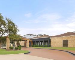 Super 8 by Wyndham Dallas Love Field Airport