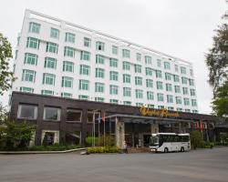 Van Phat Riverside Hotel