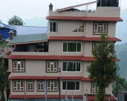 Hotel Ravongla Star