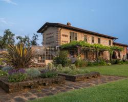 Olimagio Farm Stay with animals and 25m pool, beach at cycling distance