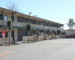 Oak Hill Inn and Suites