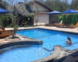 Coral Beach Pizza Cottages