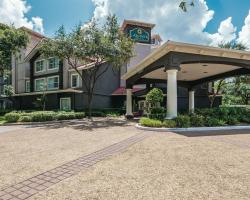 La Quinta Inn & Suites by Wyndham Houston Bush IAH South
