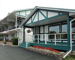 Super 8 by Wyndham Gananoque - Country Squire Resort