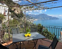 Amalfi 51 con vista mare, giardino e terrazze