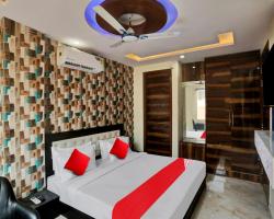 OYO Flagship Hotel Metro Height's near Nangloi Railway metro station