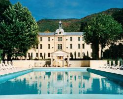 A beautiful 2 persons studio in a chateau with swimming pool