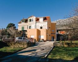 Apartment Kastel Gomilica 4