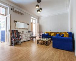 سويت هوم آت روستافيلي أفينيو