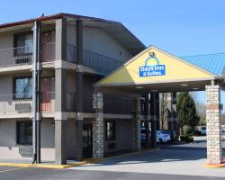 Days Inn & Suites by Wyndham Springfield on I-44