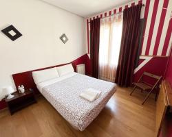 Hostal La Casa de La Plaza