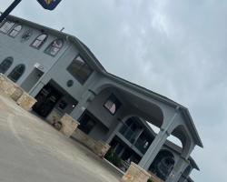 Mustang Inn and Suites