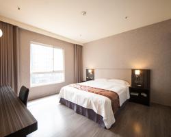 Grand Crystal Hotel