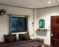 Khao Sok Jungle Huts Resort