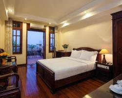Lucky 3 Hotel & Travel