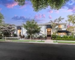 Wilshire Crest Hotel