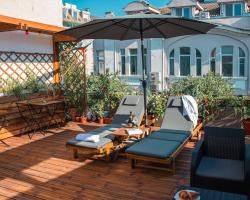 Three Dolphins Hotel with a Rooftop terracе