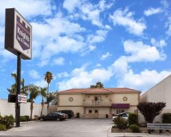 Howard Johnson by Wyndham Bakersfield