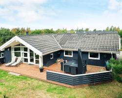 Four-Bedroom Holiday home in Humble 1