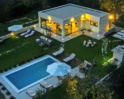 Luxury Villa Luminosa
