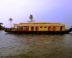 Luxury Houseboat by Nova Holidays