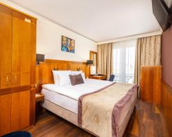 Carlton Hotel Buda Castle