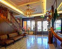 Islander Lodge by LWE