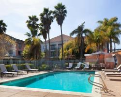 Courtyard by Marriott Oakland Airport