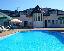 Brydar with Sauna, Swimming Pool and Jacuzzi