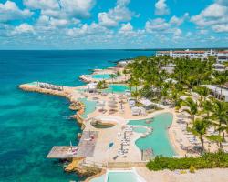 TRACADERO Beach Club & Holidays Rentals