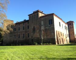 Castello Sannazzaro B&B