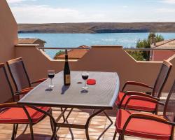 Beautiful Apartment In Dinjiska