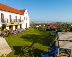 Weingut & Gästehaus zum Seeblick - Familie Sattler