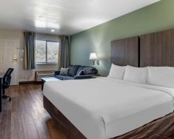 Econo Lodge Portland Airport