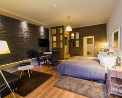 BEN'S BOARDINGHOUSE