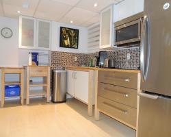 Toronto Vacation Home Rentals - Executive Underground One-Bedroom Apartment