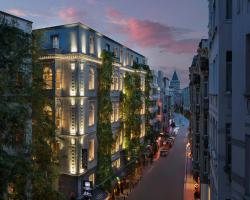 Adahan DeCamondo Pera, Autograph Collection