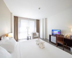 โรงแรมโกลเด้นคราวน์ แกรนด์