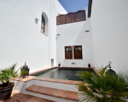ApartaSuites Alberca Deluxe