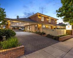 Golden Square Motor Inn