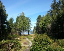 C&N Backpackers - Ucluelet